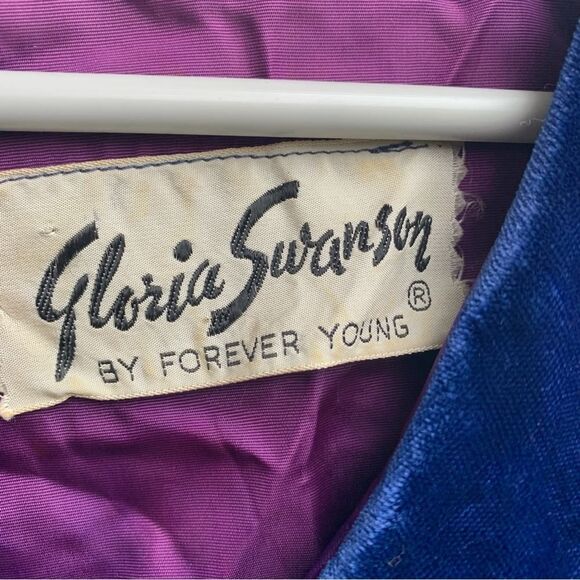 Vintage Gloria Swanson by Forever Young Blue Velvet Button Up Coat - Picture 2 of 13